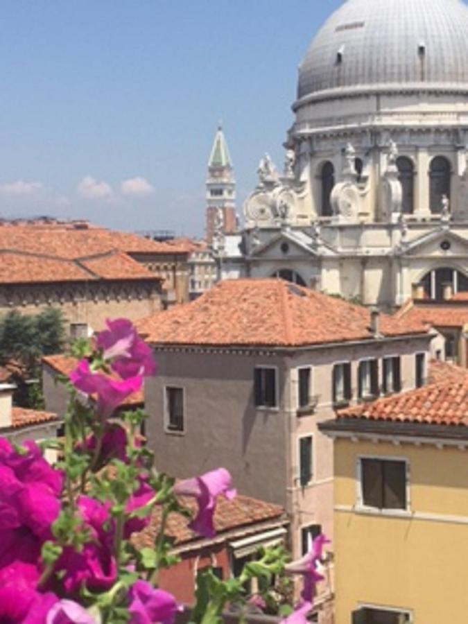 Dorsoduro Charme Apartments By Wonderful Italy Venedig Exteriör bild